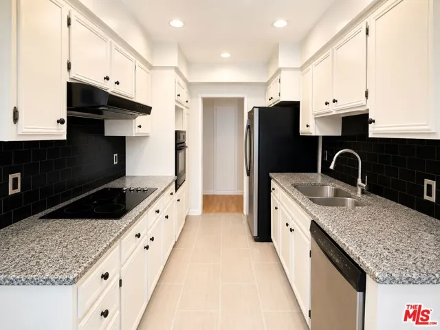 5870 Green Valley Circle 129, Culver City, California 90230