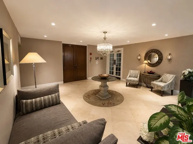 5870 Green Valley Circle 129, Culver City, California 90230
