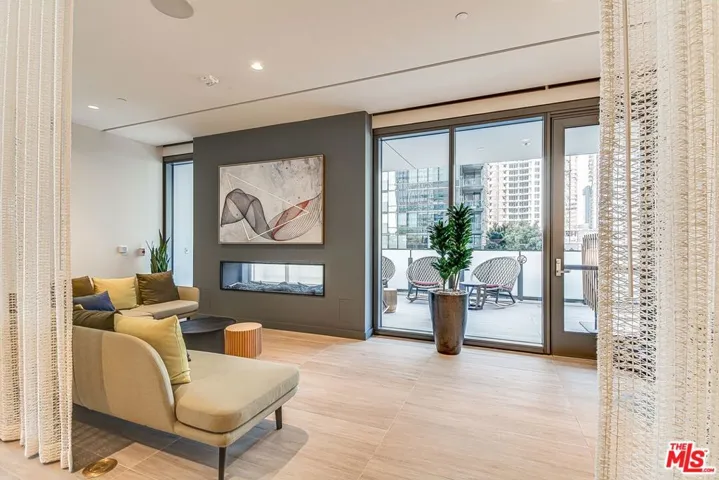 330 W 11th Street C03, Los Angeles, California 90015