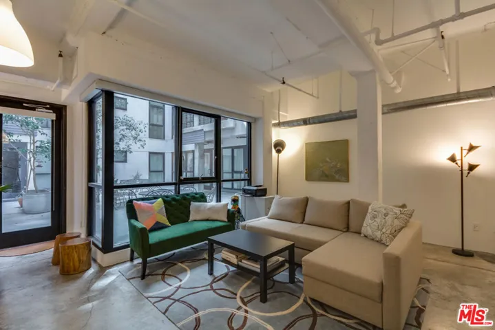 330 W 11th Street C03, Los Angeles, California 90015