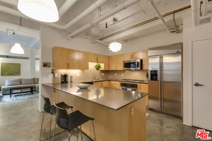 330 W 11th Street C03, Los Angeles, California 90015