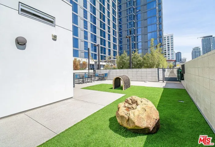 330 W 11th Street C03, Los Angeles, California 90015