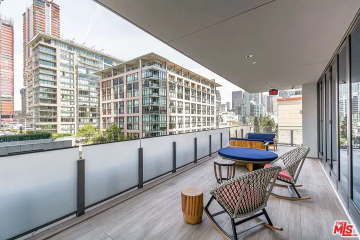 330 W 11th Street C03, Los Angeles, California 90015