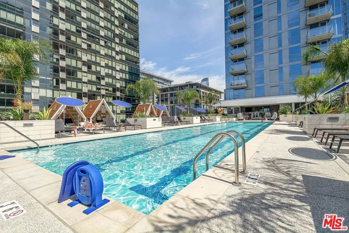 330 W 11th Street C03, Los Angeles, California 90015