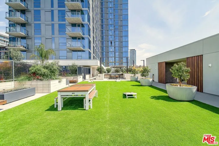 330 W 11th Street C03, Los Angeles, California 90015