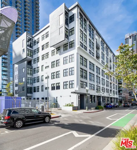 330 W 11th Street C03, Los Angeles, California 90015