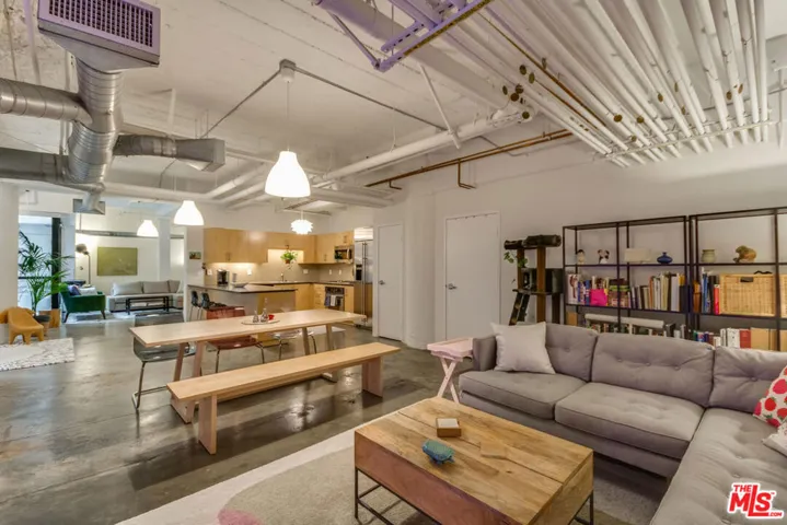 330 W 11th Street C03, Los Angeles, California 90015
