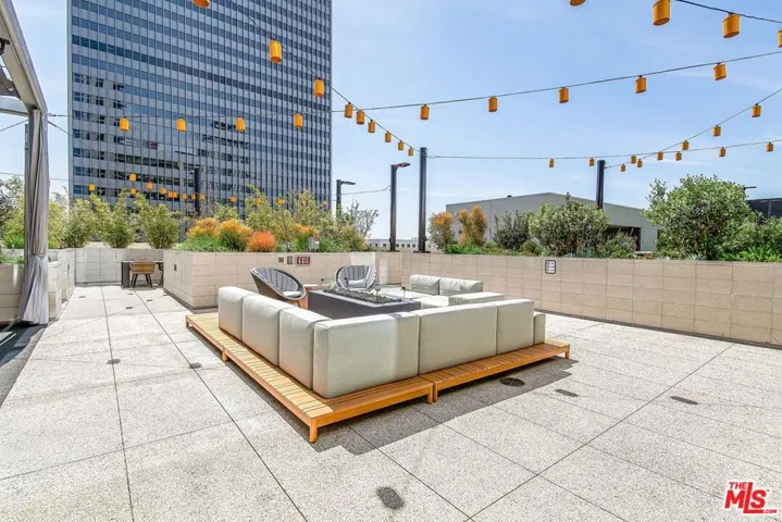 330 W 11th Street C03, Los Angeles, California 90015