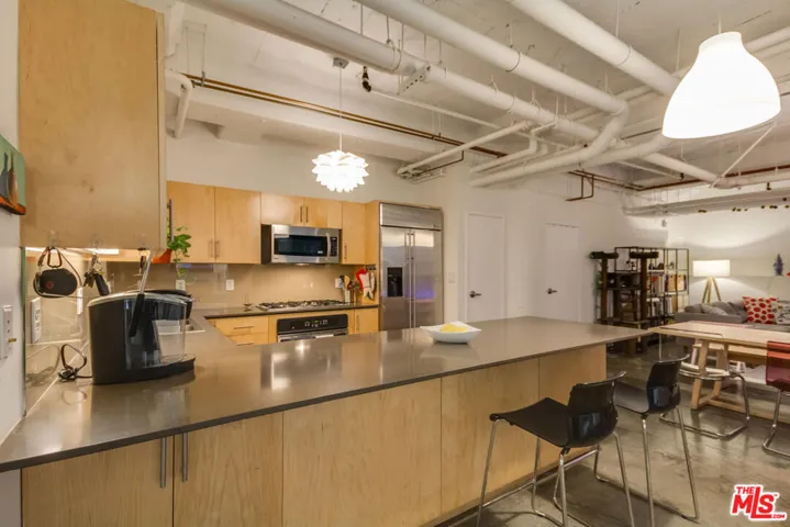 330 W 11th Street C03, Los Angeles, California 90015
