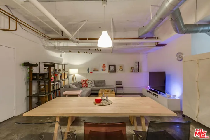 330 W 11th Street C03, Los Angeles, California 90015