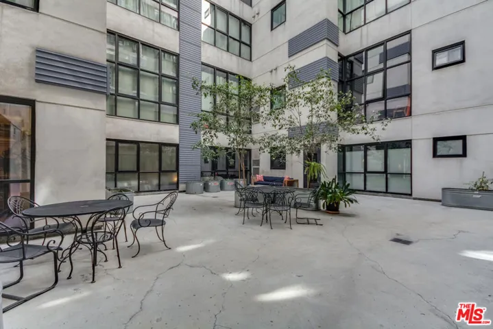 330 W 11th Street C03, Los Angeles, California 90015