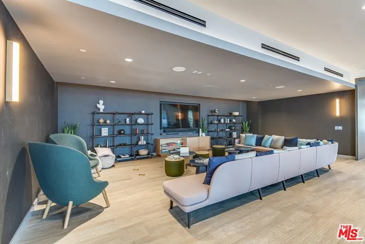 330 W 11th Street C03, Los Angeles, California 90015