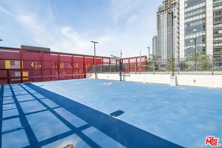 330 W 11th Street C03, Los Angeles, California 90015
