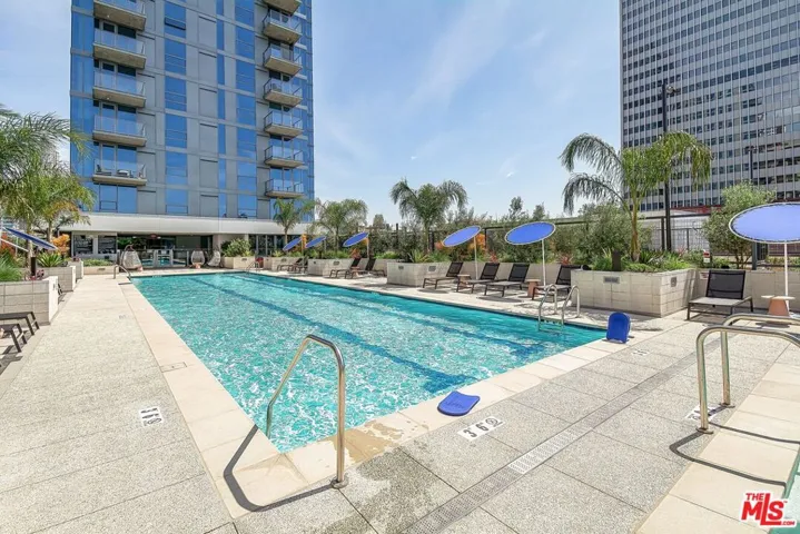 330 W 11th Street C03, Los Angeles, California 90015
