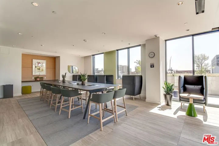 330 W 11th Street C03, Los Angeles, California 90015