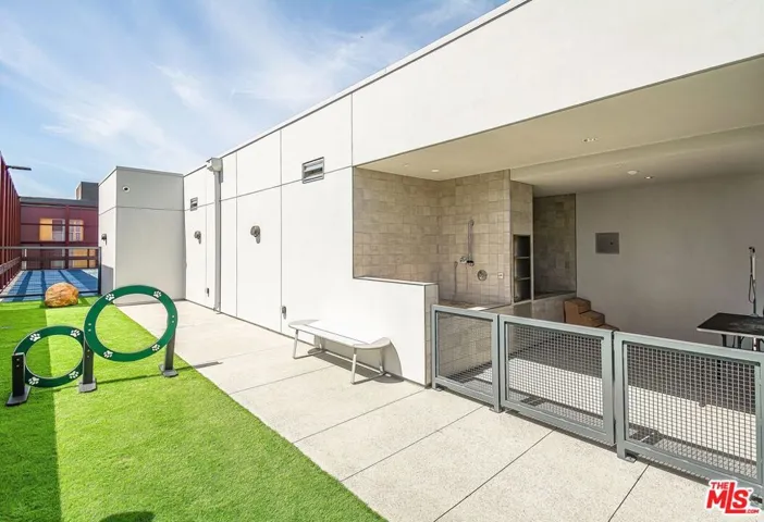 330 W 11th Street C03, Los Angeles, California 90015