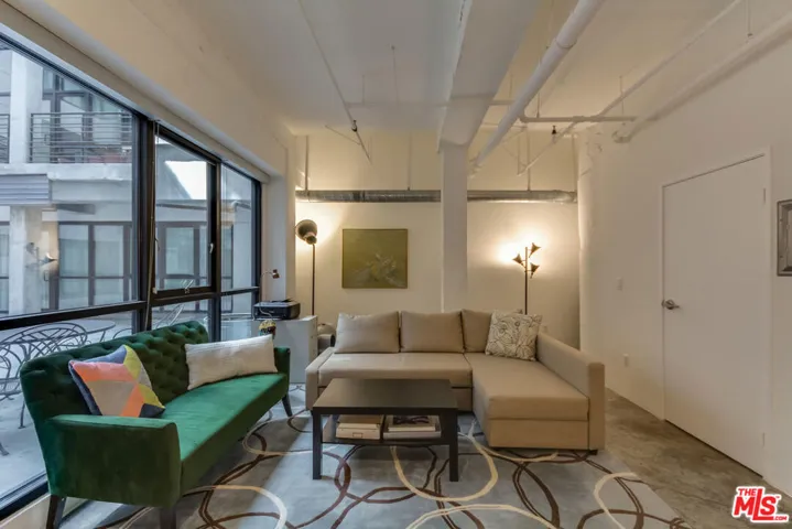 330 W 11th Street C03, Los Angeles, California 90015