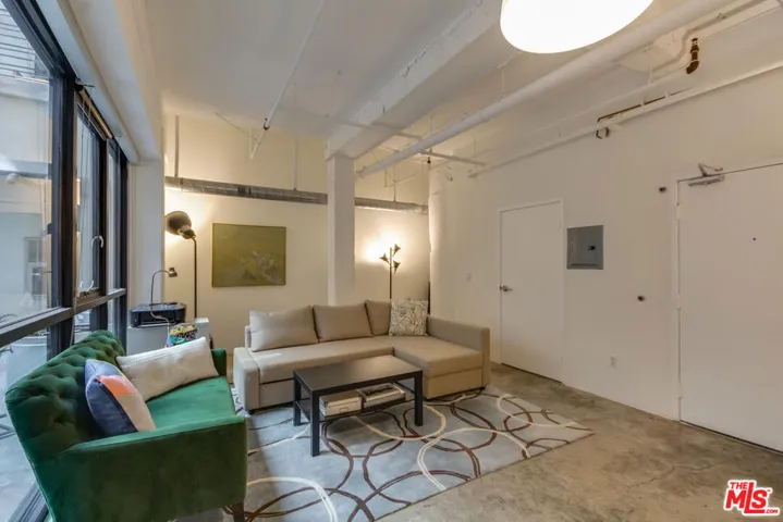330 W 11th Street C03, Los Angeles, California 90015
