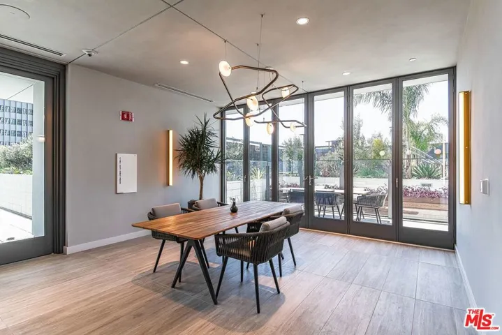 330 W 11th Street C03, Los Angeles, California 90015