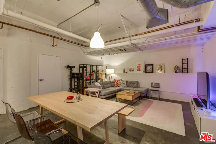 330 W 11th Street C03, Los Angeles, California 90015