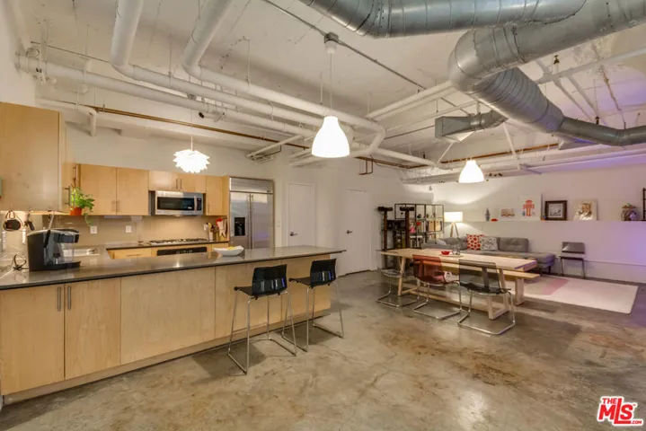 330 W 11th Street C03, Los Angeles, California 90015