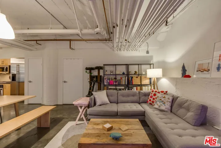 330 W 11th Street C03, Los Angeles, California 90015