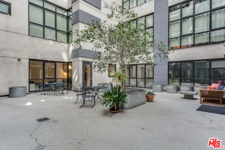 330 W 11th Street C03, Los Angeles, California 90015