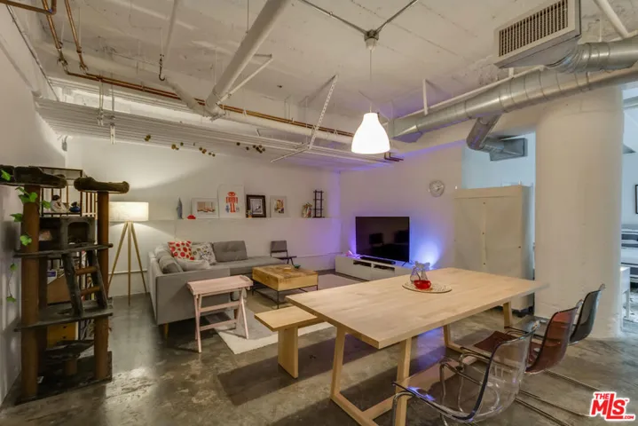 330 W 11th Street C03, Los Angeles, California 90015