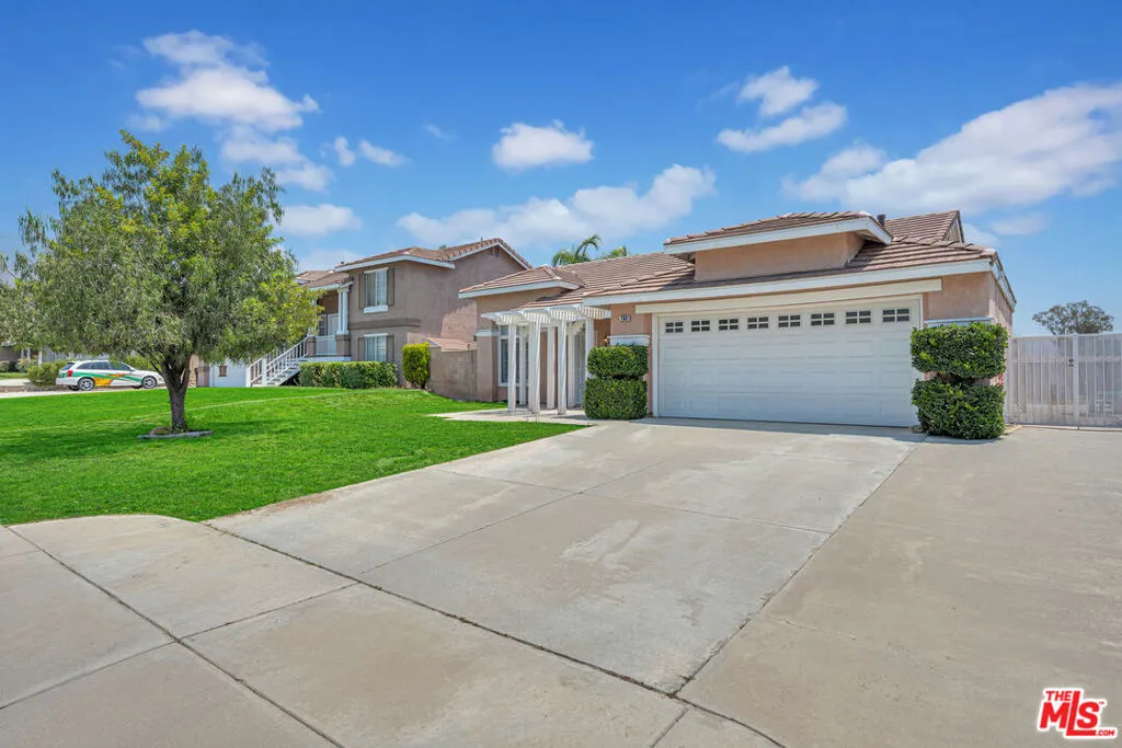 7581 Stoney Creek Drive, Highland, California 92346 — photo 4