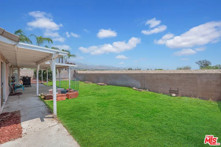 7581 Stoney Creek Drive, Highland, California 92346