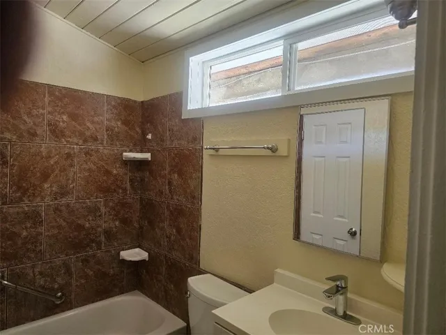 13084 Vaughn, San Fernando, California 91340