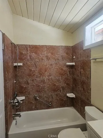 13084 Vaughn, San Fernando, California 91340