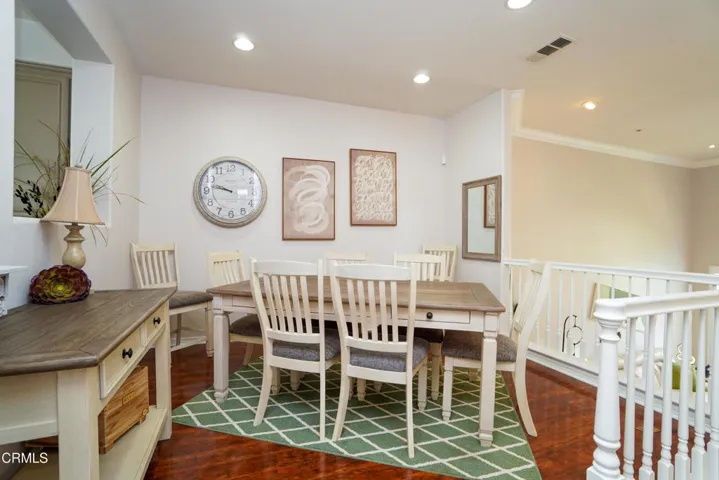1239 Bayside Ln, Oxnard CA 93035 - Dinin
