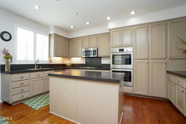 1239 Bayside Ln, Oxnard CA 93035 - Kitch