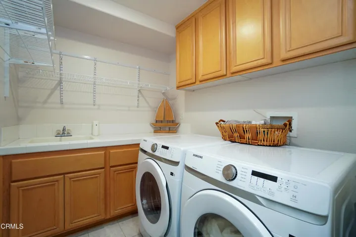 1239 Bayside Ln, Oxnard CA 93035 - Laund