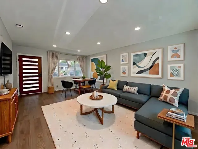 903 S Barrington Avenue, Los Angeles, California 90049