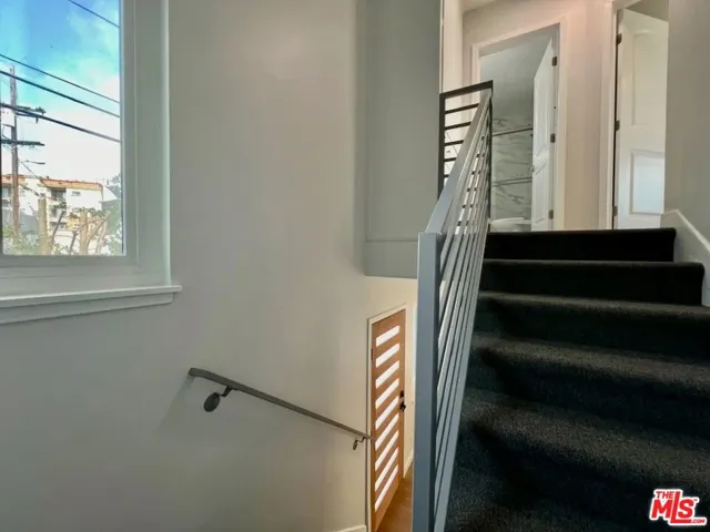 903 S Barrington Avenue, Los Angeles, California 90049