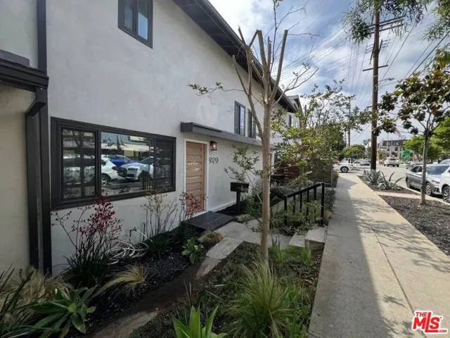 903 S Barrington Avenue, Los Angeles, California 90049
