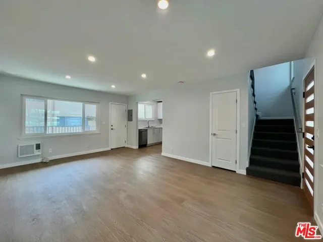 903 S Barrington Avenue, Los Angeles, California 90049