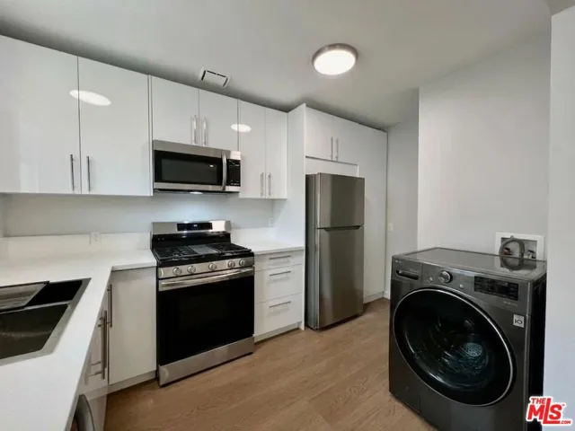 903 S Barrington Avenue, Los Angeles, California 90049