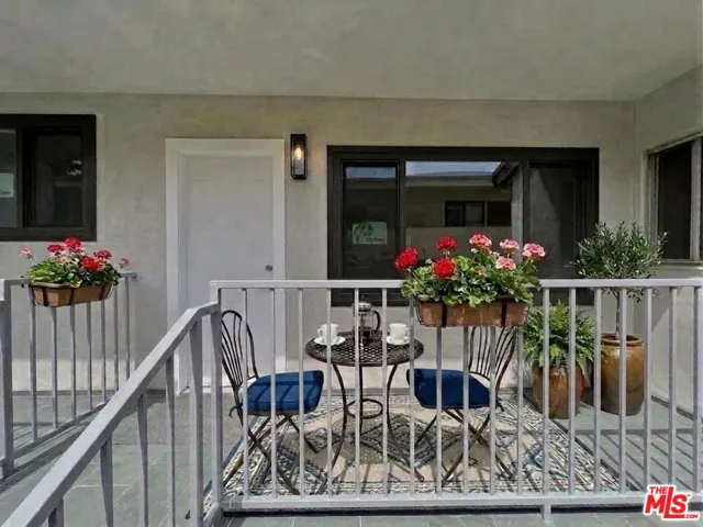 903 S Barrington Avenue, Los Angeles, California 90049