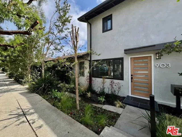 903 S Barrington Avenue, Los Angeles, California 90049