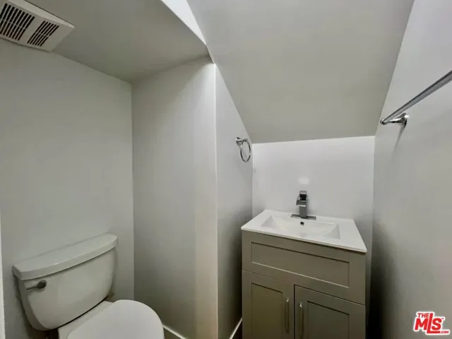 903 S Barrington Avenue, Los Angeles, California 90049