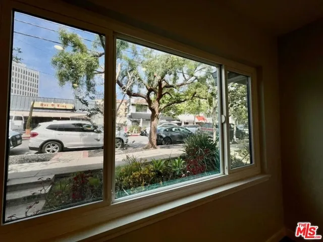 903 S Barrington Avenue, Los Angeles, California 90049