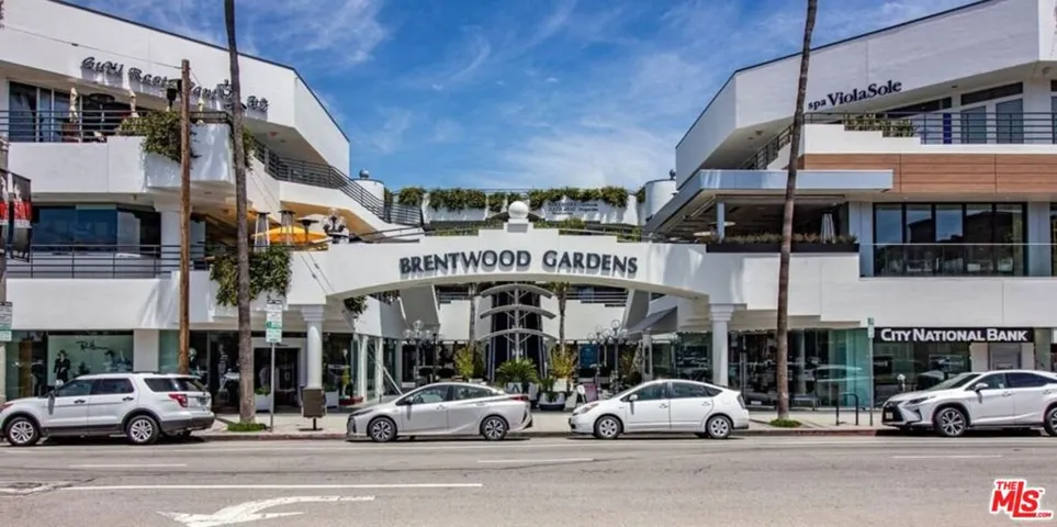 903 S Barrington Avenue, Los Angeles, California 90049
