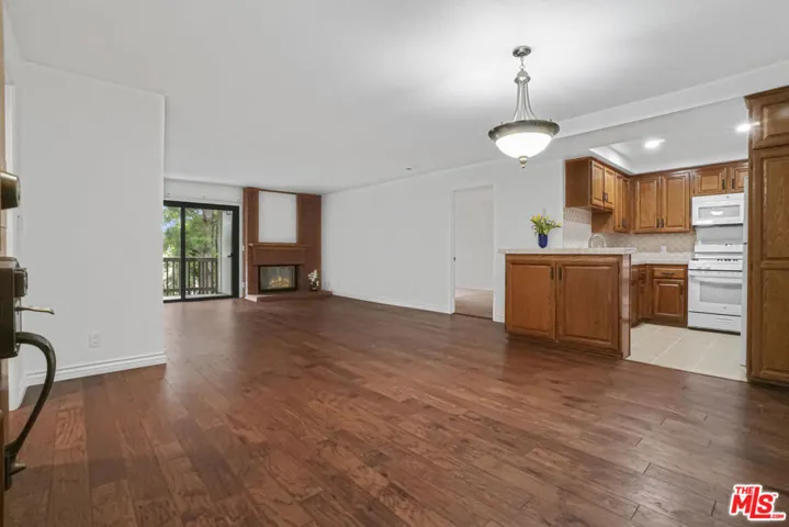 8512 Tuscany Avenue 302, Playa Del Rey, California 90293