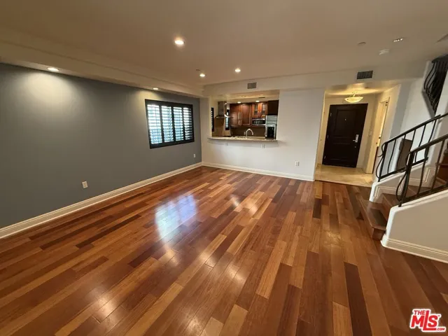 5401 Morella Avenue 101, Valley Village, California 91607