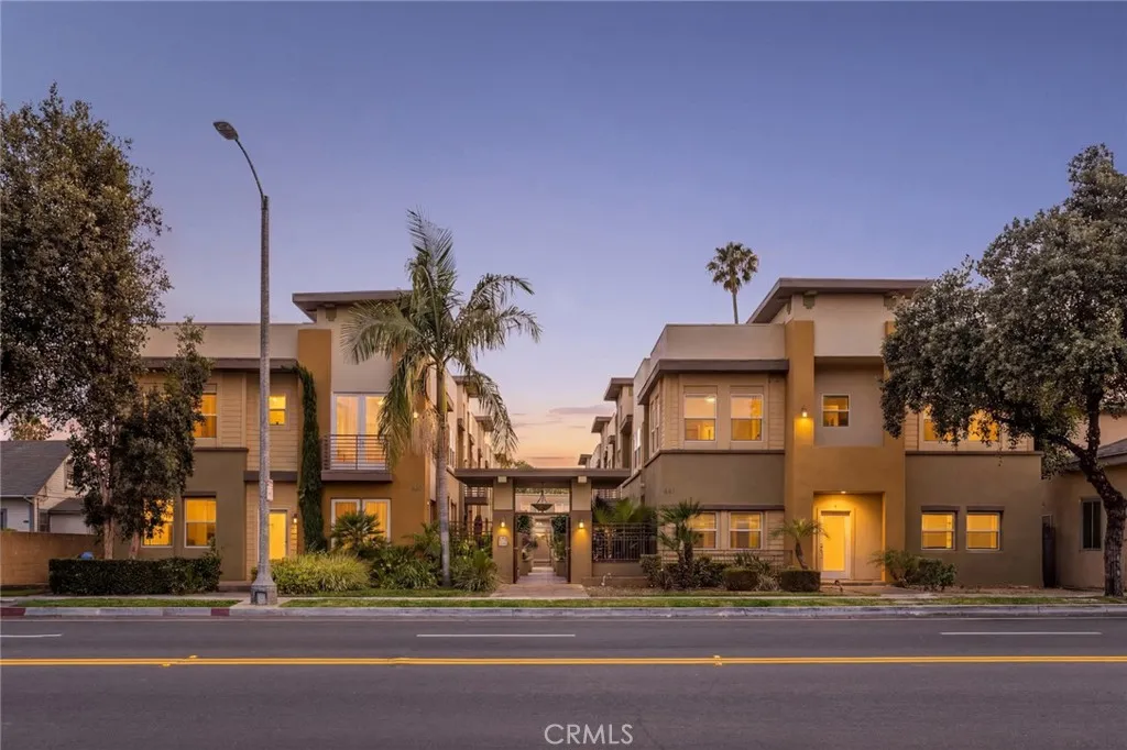 431 N Los Robles Ave