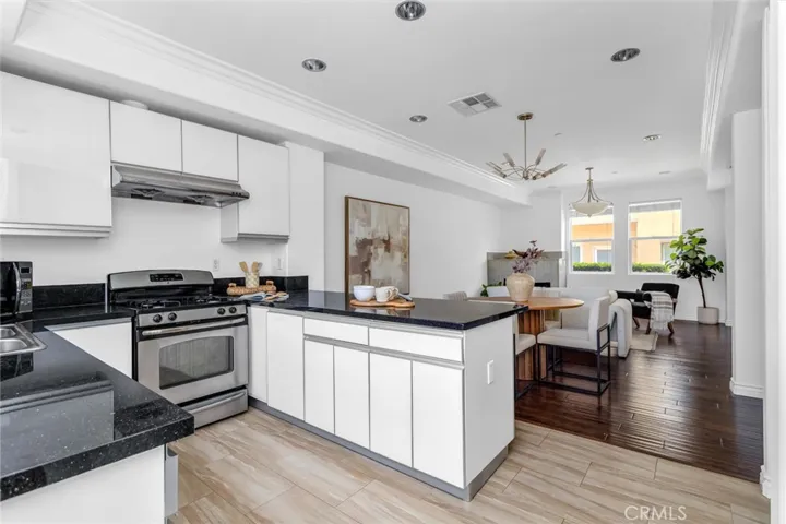 431 N Los Robles Avenue 2, Pasadena, California 91101
