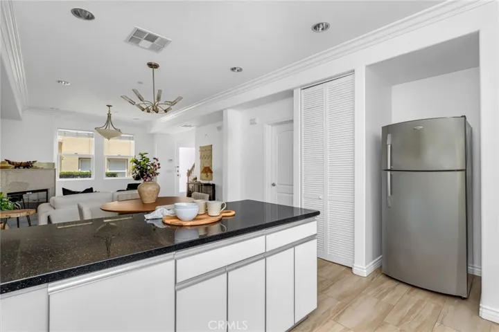 431 N Los Robles Avenue 2, Pasadena, California 91101